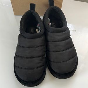 Black Tasman LtA UGGs Sz 9